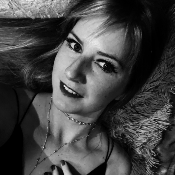 Meet your Posher, Jennifer - Picture 1 of 1